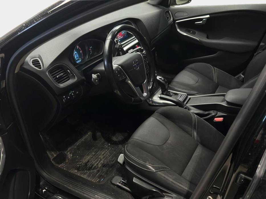 VOLVO V40 2015