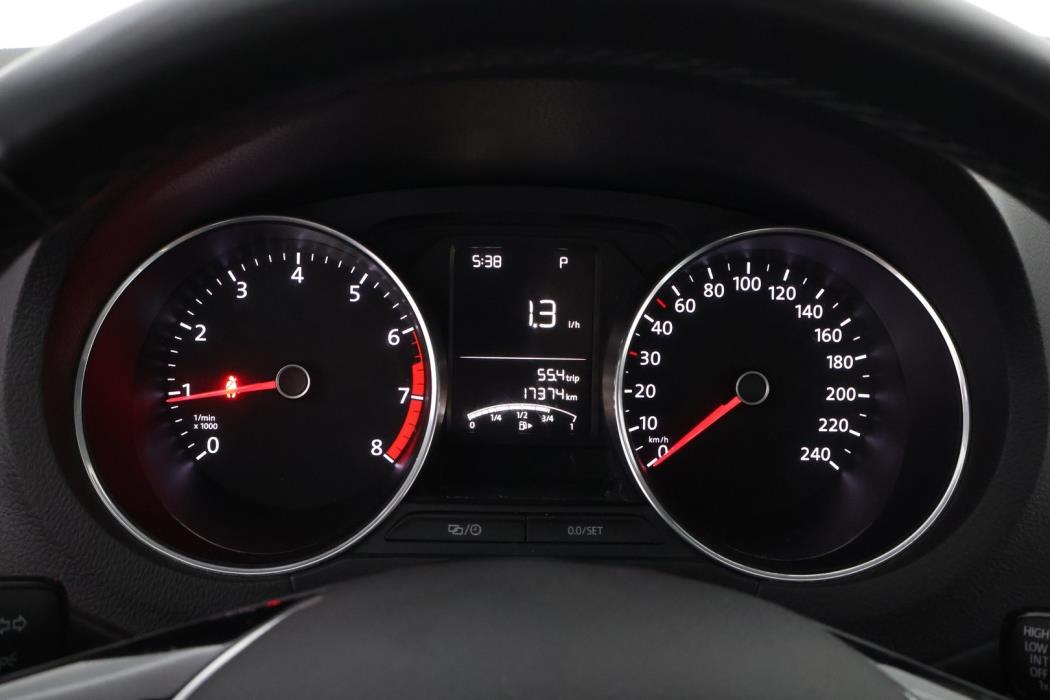 VOLKSWAGEN Polo 2016