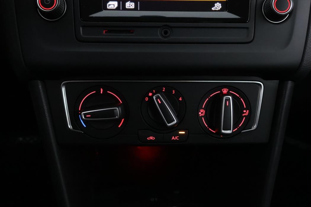 VOLKSWAGEN Polo 2016