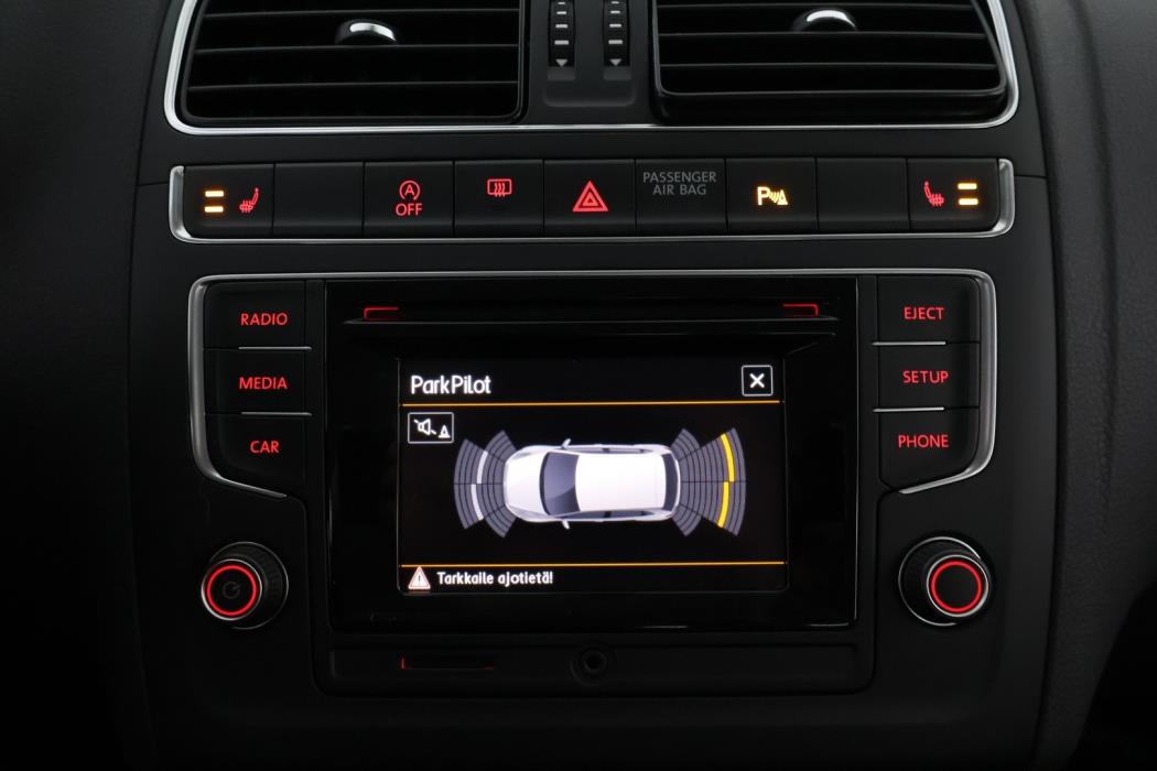 VOLKSWAGEN Polo 2016