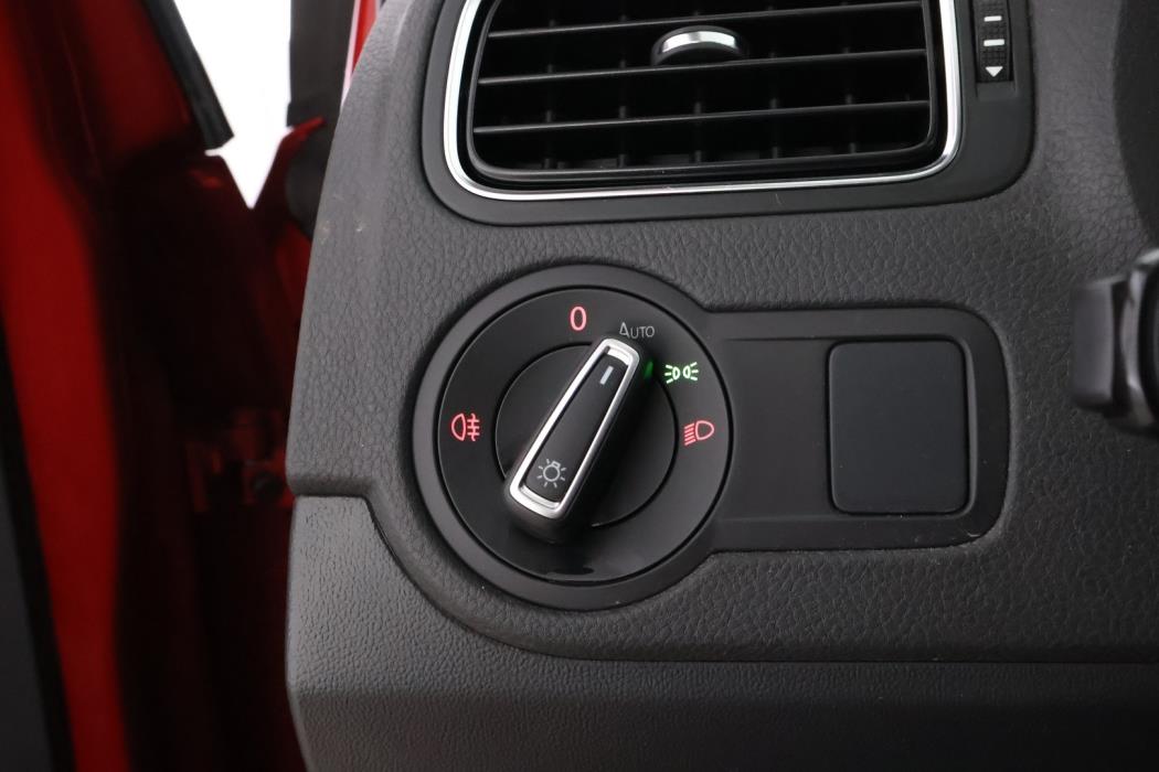 VOLKSWAGEN Polo 2016