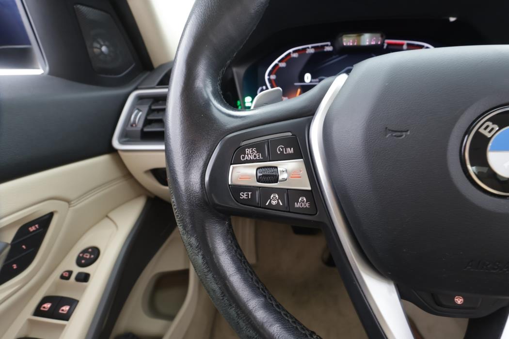 BMW 330 2019