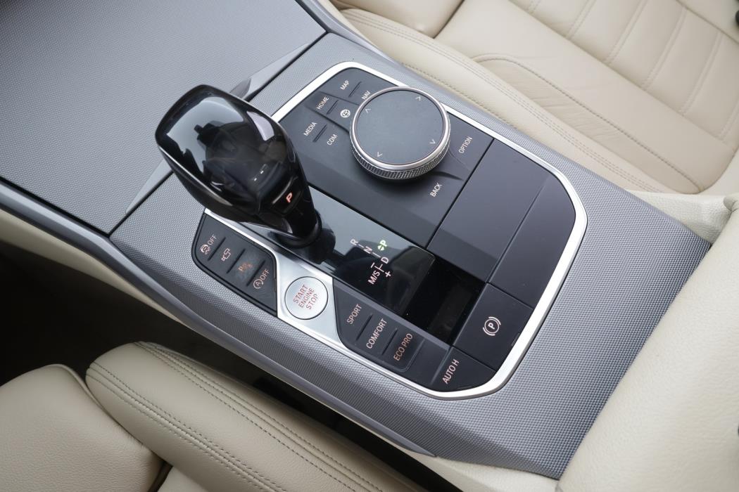 BMW 330 2019