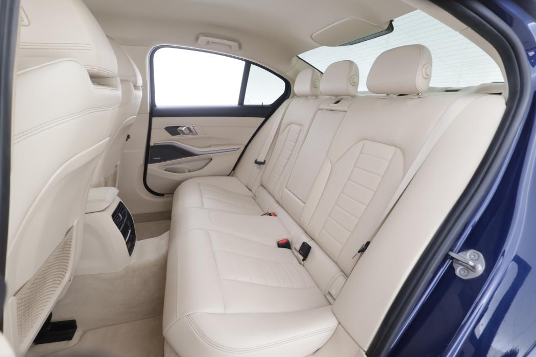 BMW 330 2019