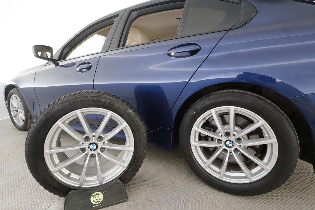 BMW 330 2019