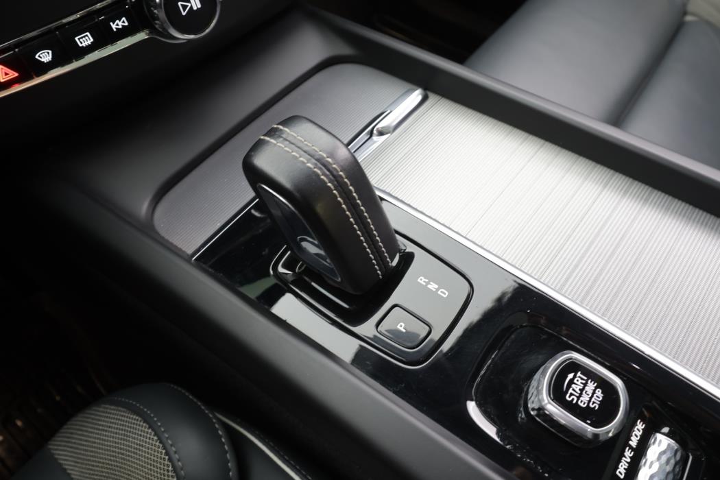 VOLVO XC60 2021