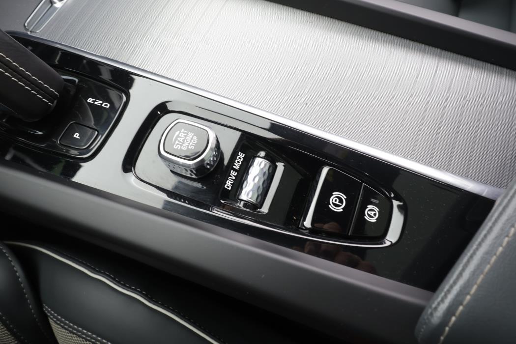 VOLVO XC60 2021