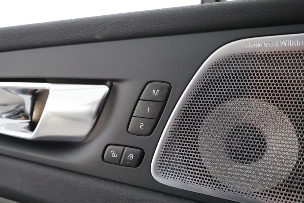 VOLVO XC60 2021