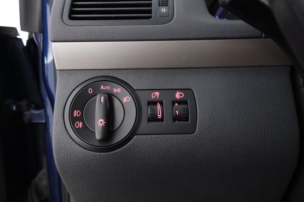 VOLKSWAGEN Touran 2007