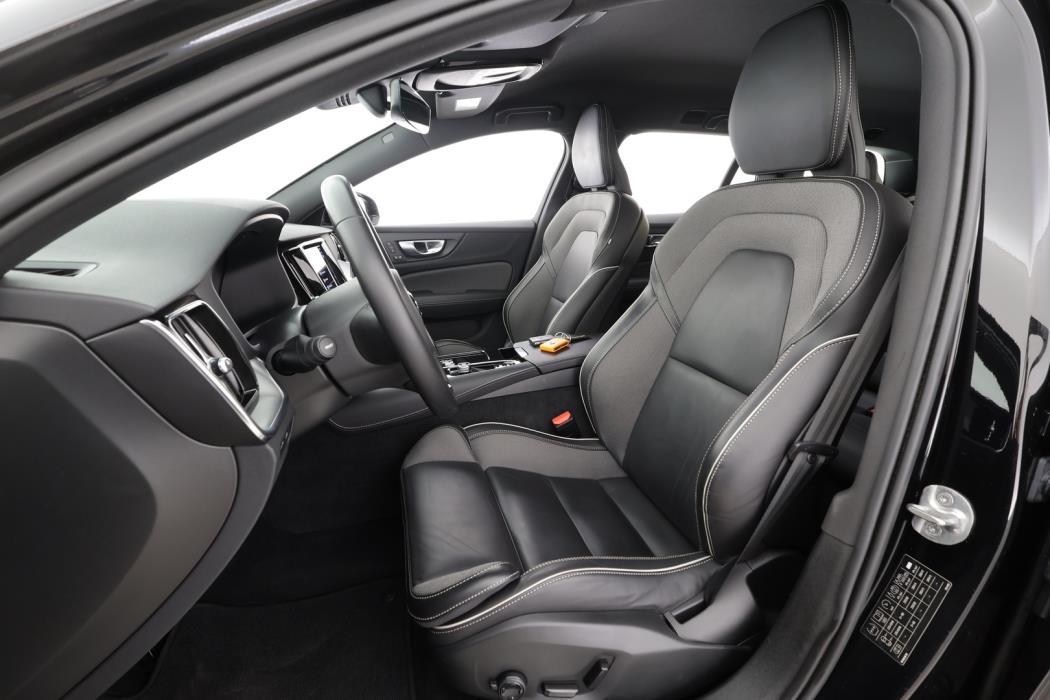 VOLVO V60 2023