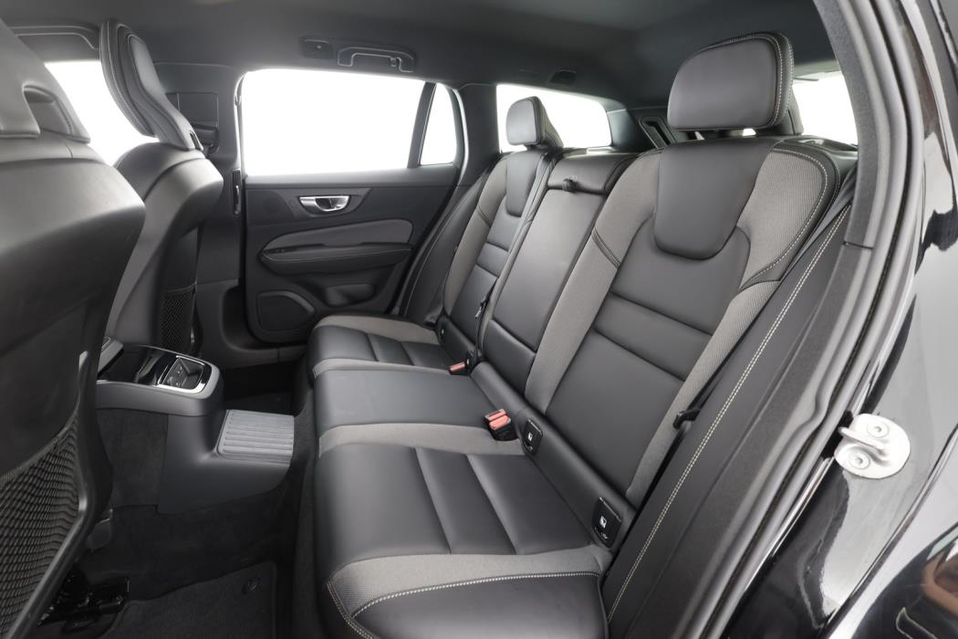 VOLVO V60 2023