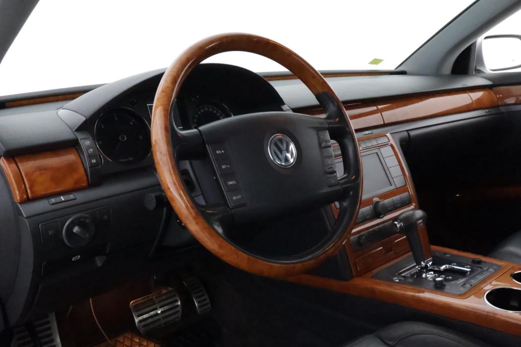 VOLKSWAGEN Phaeton 2003