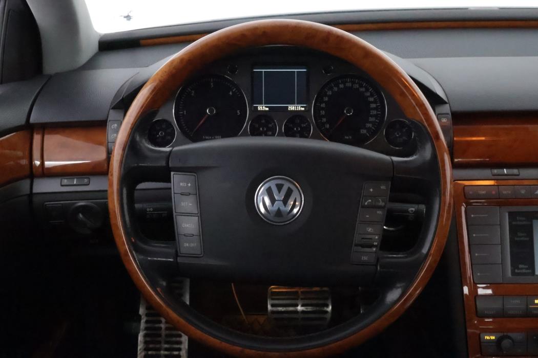 VOLKSWAGEN Phaeton 2003