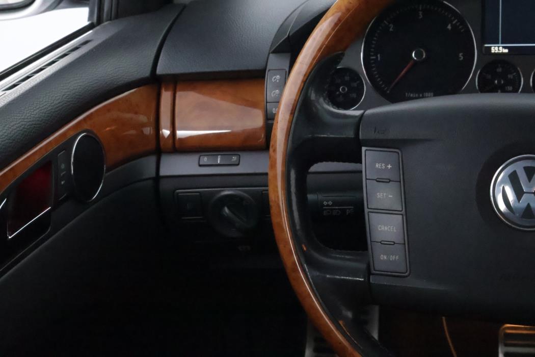 VOLKSWAGEN Phaeton 2003