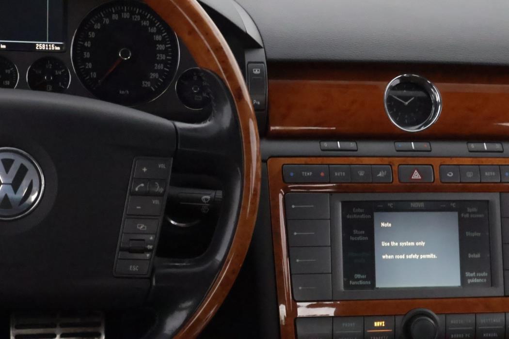 VOLKSWAGEN Phaeton 2003