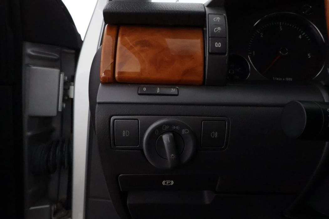 VOLKSWAGEN Phaeton 2003