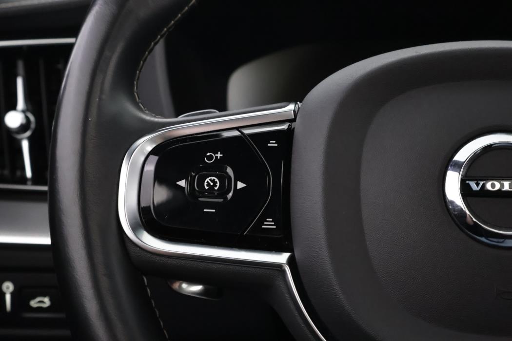 VOLVO XC60 2020