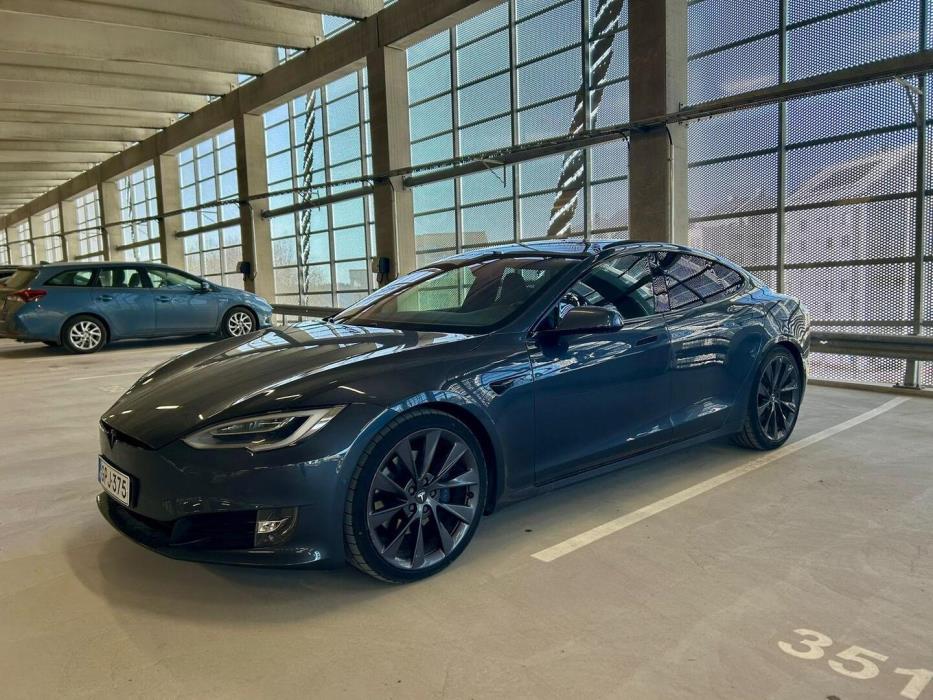 TESLA Model S 2020