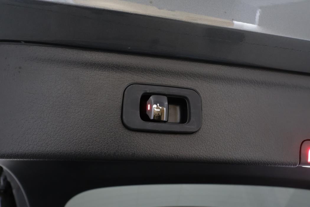 MERCEDES-BENZ EQE SUV 2023