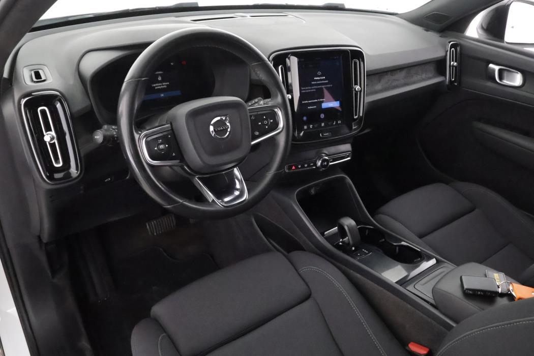VOLVO XC40 2024