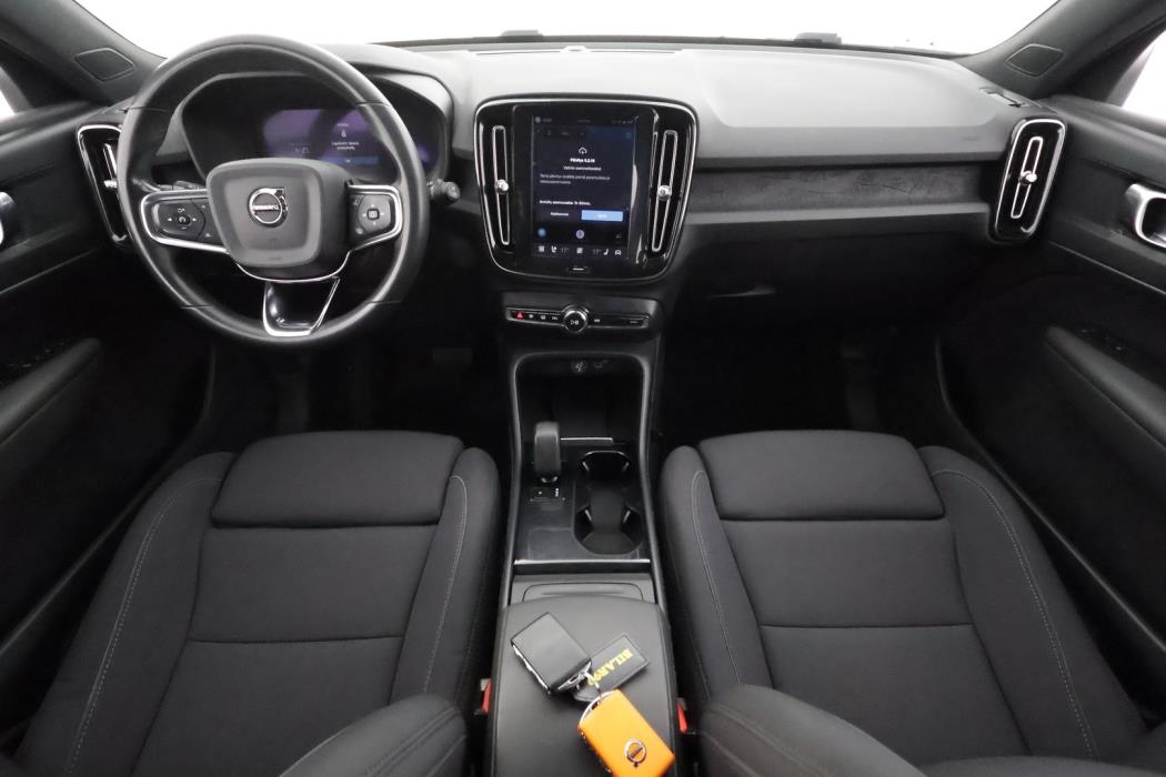 VOLVO XC40 2024