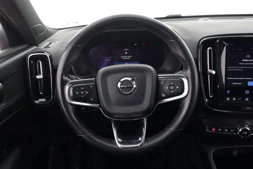 VOLVO XC40 2024