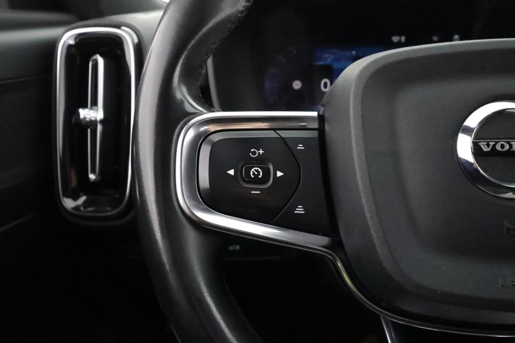 VOLVO XC40 2024