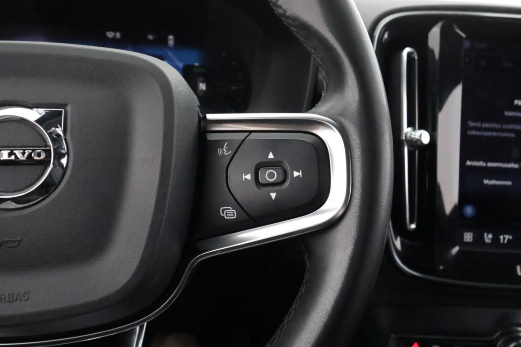 VOLVO XC40 2024