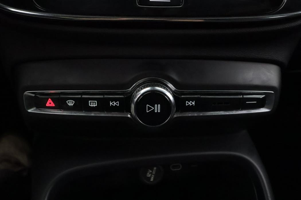 VOLVO XC40 2024