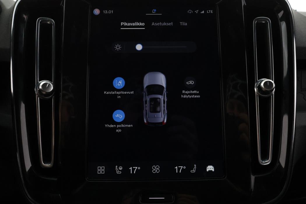 VOLVO XC40 2024