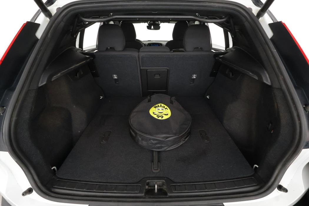 VOLVO XC40 2024