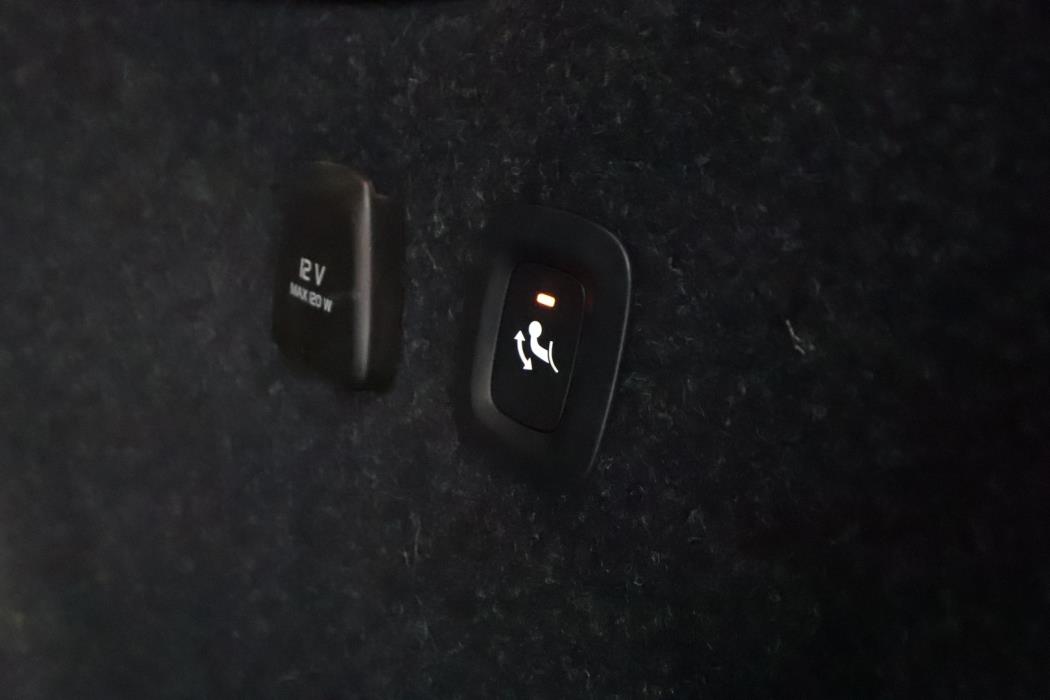 VOLVO XC40 2024