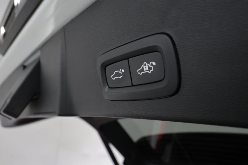VOLVO XC40 2024