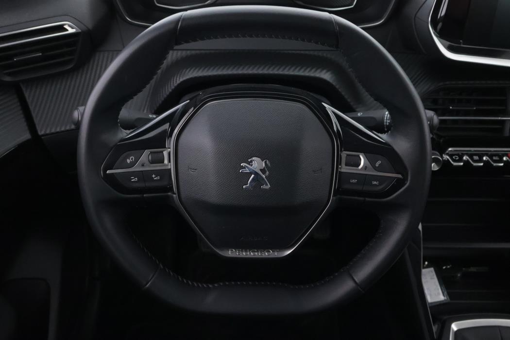 PEUGEOT 208 2021