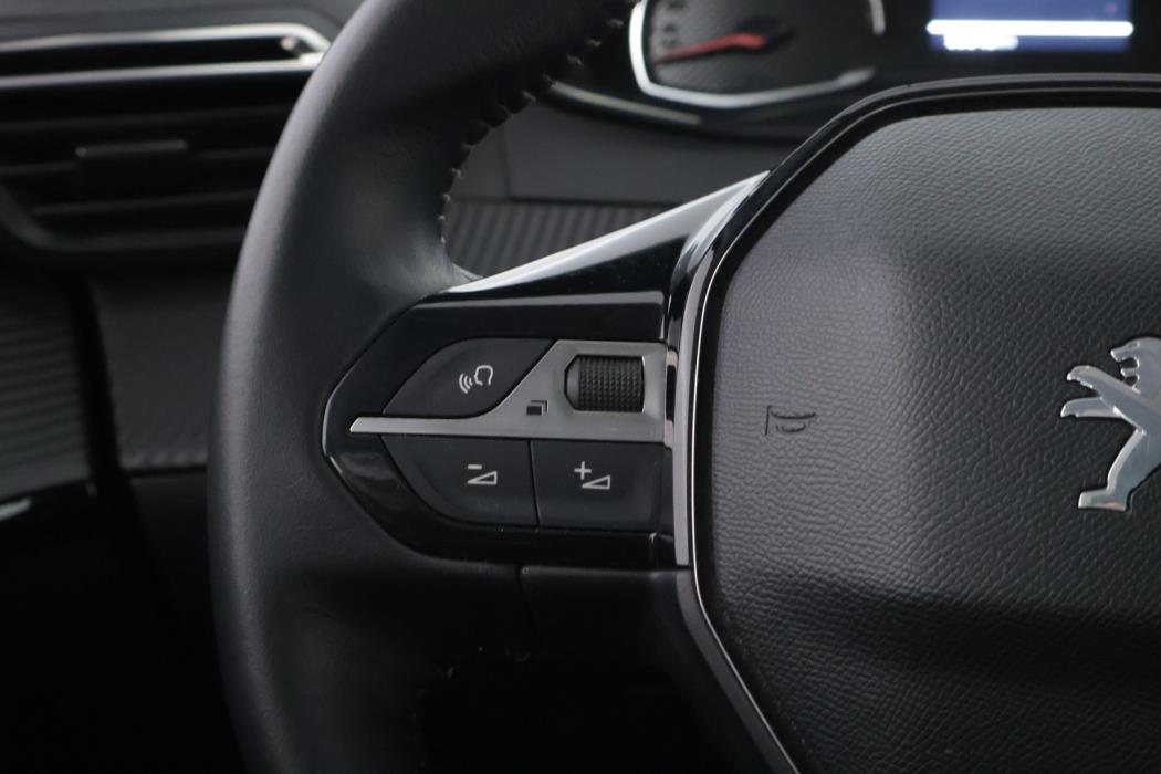 PEUGEOT 208 2021