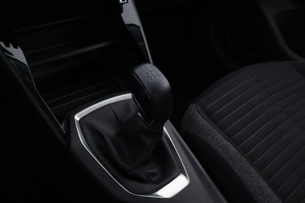 PEUGEOT 208 2021