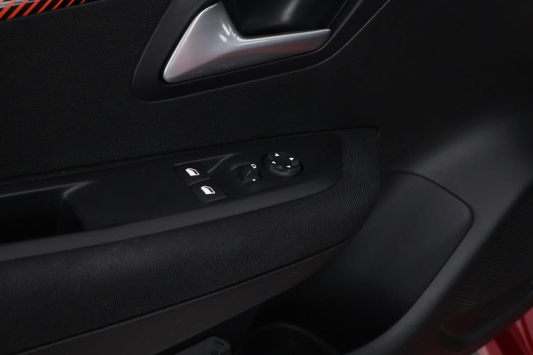 PEUGEOT 208 2021