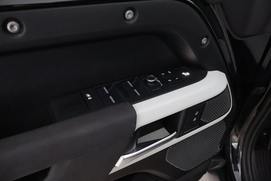 LAND ROVER Defender 2023