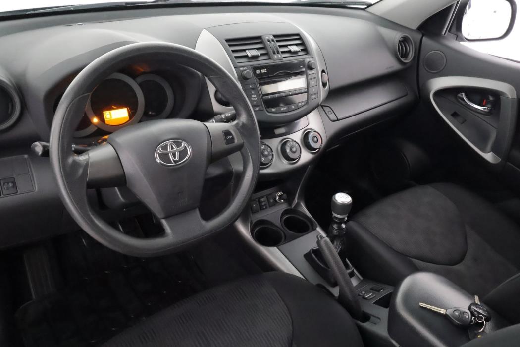 TOYOTA RAV4 2011