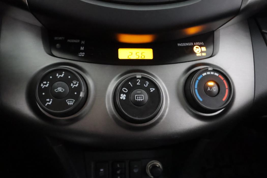 TOYOTA RAV4 2011