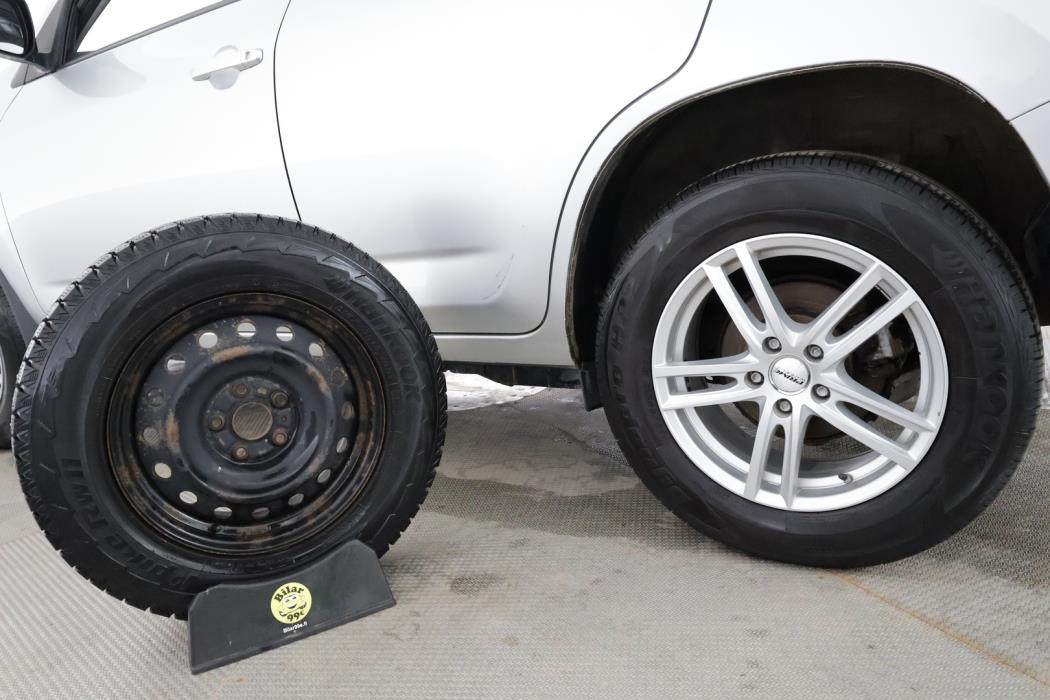 TOYOTA RAV4 2011