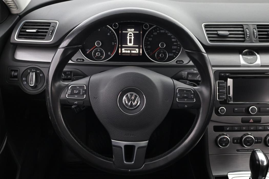 VOLKSWAGEN Passat 2013