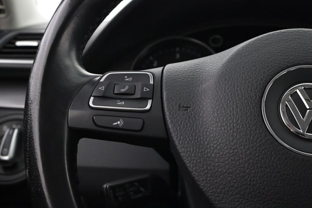 VOLKSWAGEN Passat 2013
