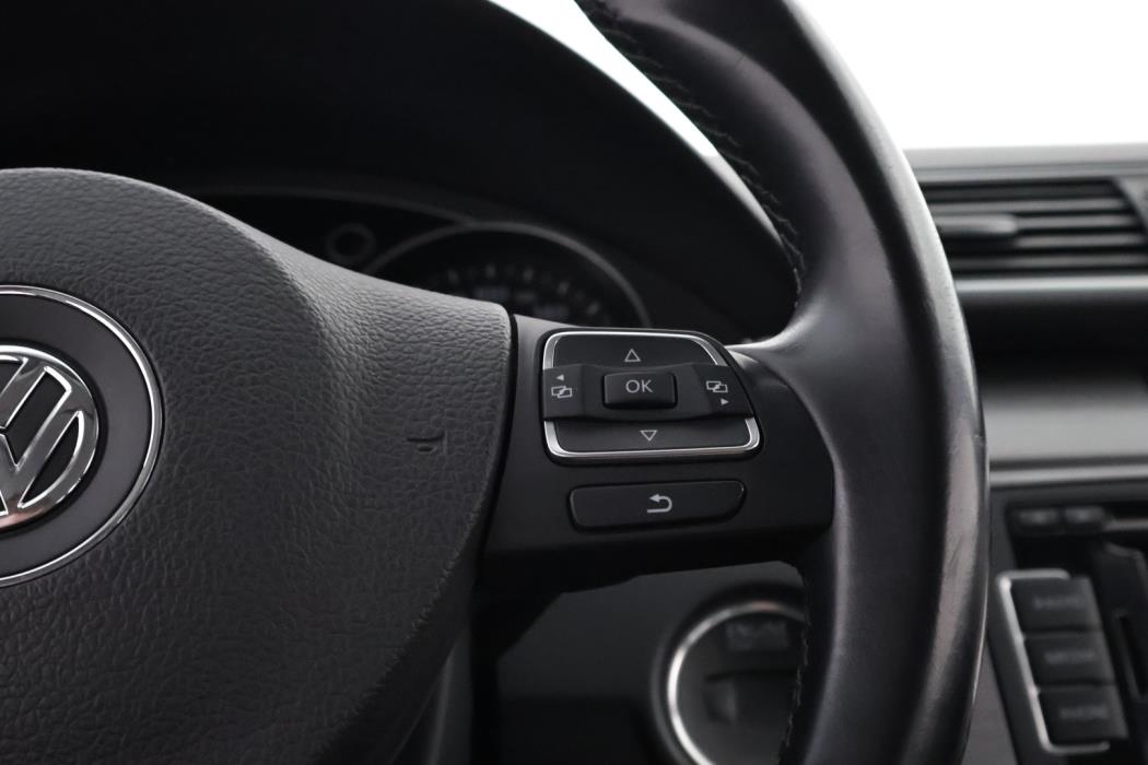 VOLKSWAGEN Passat 2013