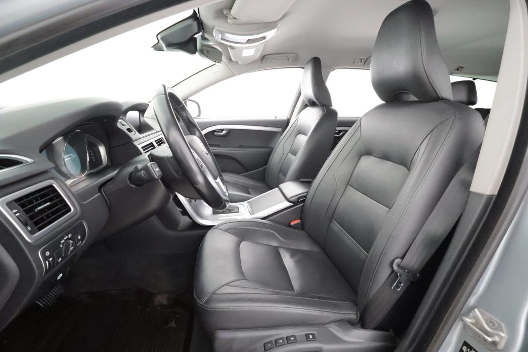 VOLVO V70 2015