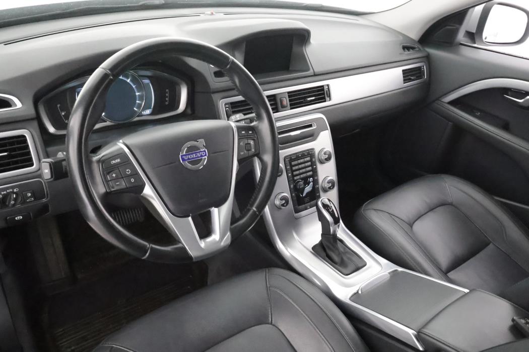 VOLVO V70 2015