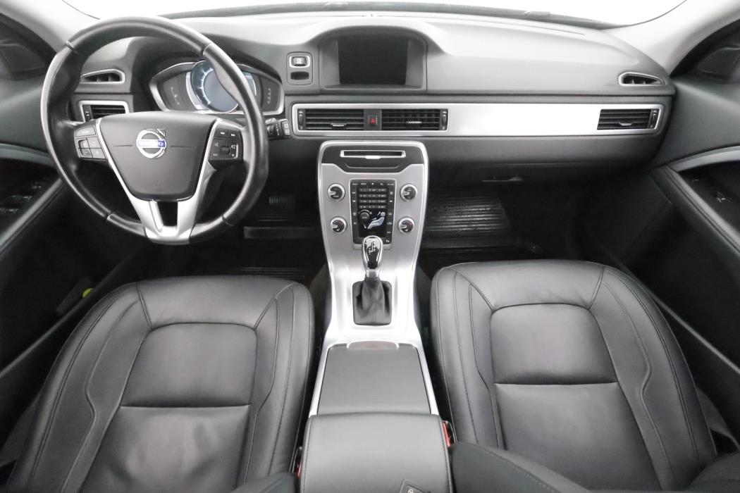 VOLVO V70 2015