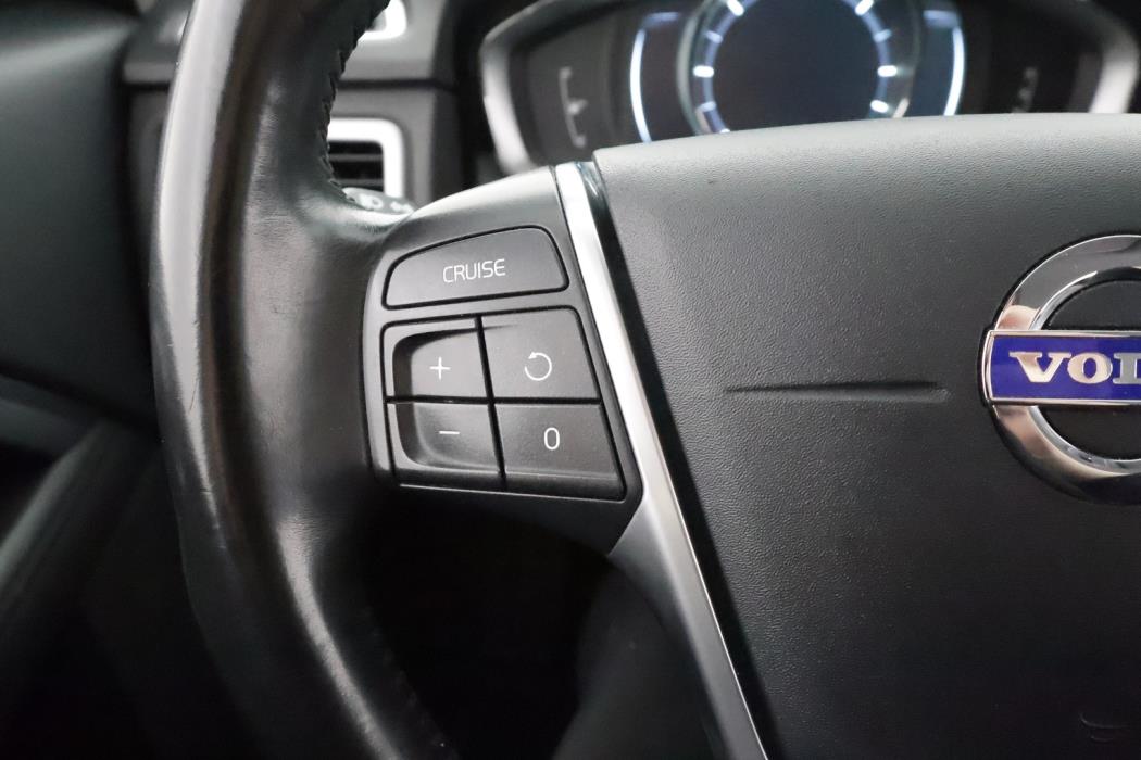 VOLVO V70 2015