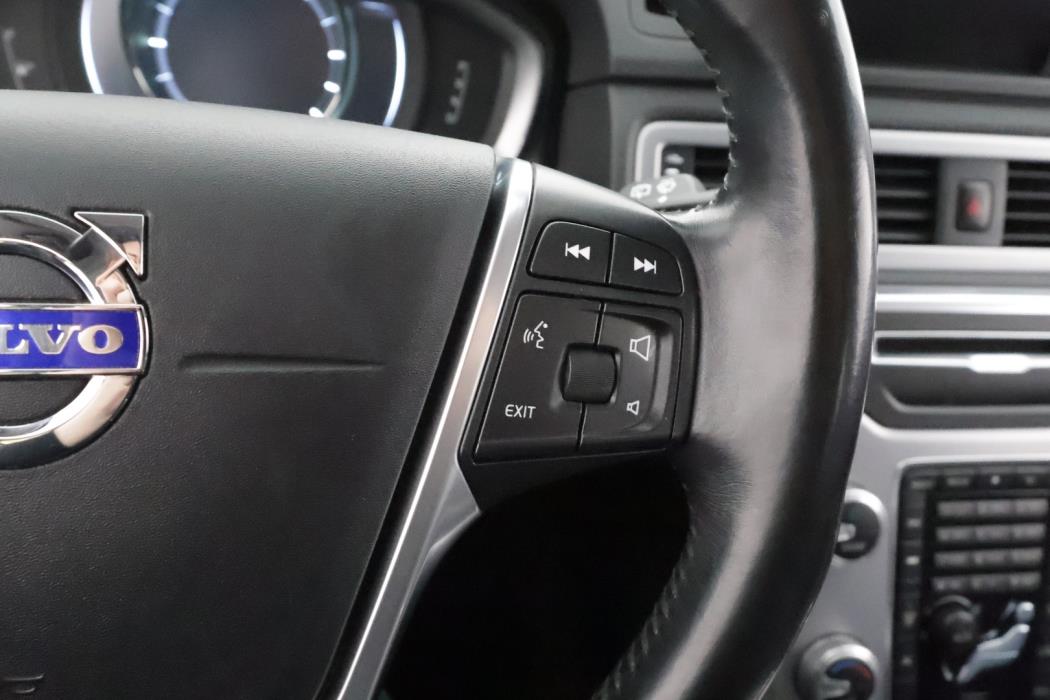 VOLVO V70 2015