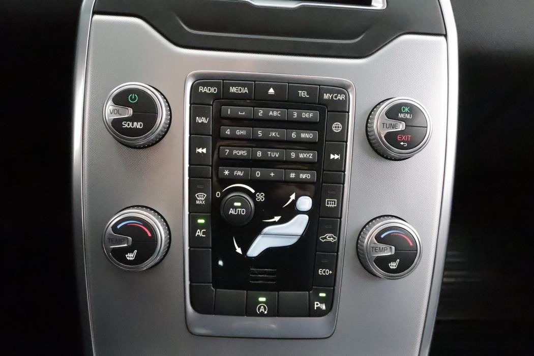 VOLVO V70 2015